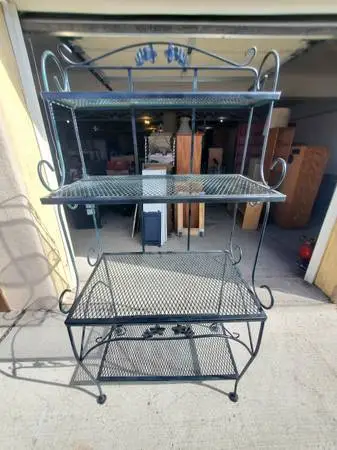 Metal bakers rack