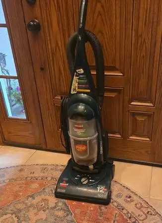 Bissell Cleanview II Bagless Upright Vacuum Cleaner*