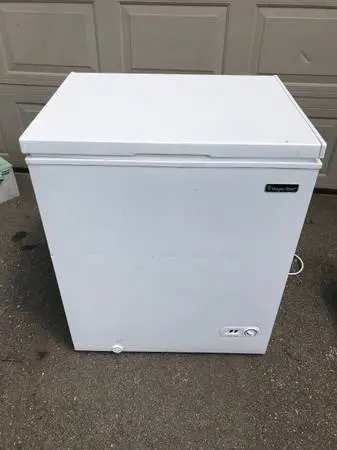 Newer model 5 cubic ft Chest Freezer or Deep Freeze in very good worki