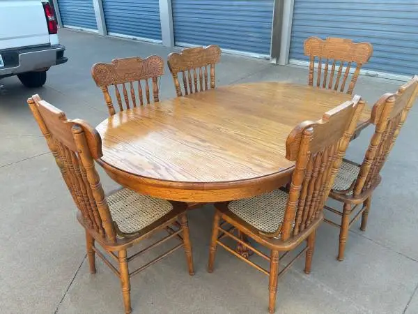 Beautiful Antique Pulaski Solid Oak 7 Piece Dining Set