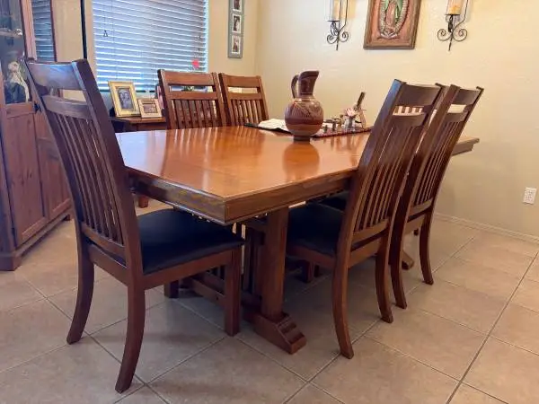 Dinner table with 6 chairs