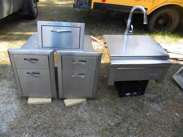 OUTDOOR KITCHEN ITEMS BY LYNX