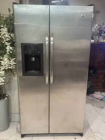 GE refrigerator side by side