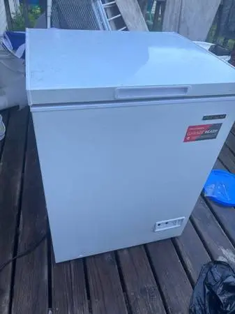 FRIGIDAIRE  FREEZER 5.0 cu ft Chest Freezer excellent