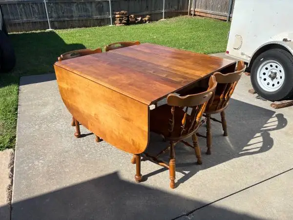 Beautiful Solid Rock Maple 5 Piece Dining Set w/Dropleaf Table