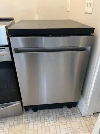 GE 24-in Portable Freestanding dishwasher