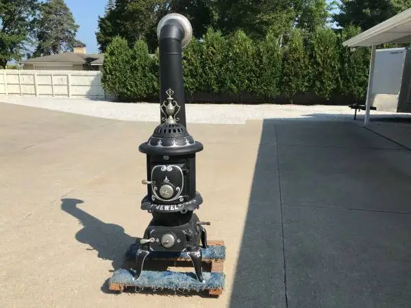 1900s Detroit Jewel Novel Oak No.14 Cast Iron Stove