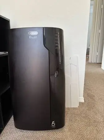 PORTABLE DeLonghi AC Powerful 14000 BTU, 700 Sq.ft Barely used
