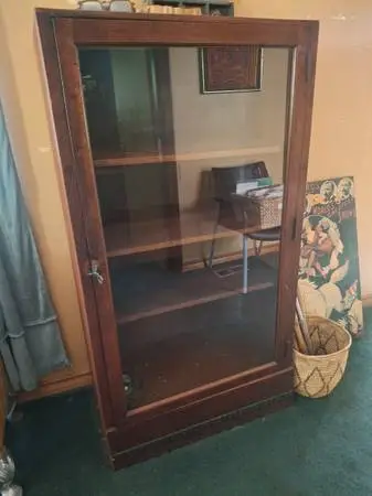 Mahogany display hutch