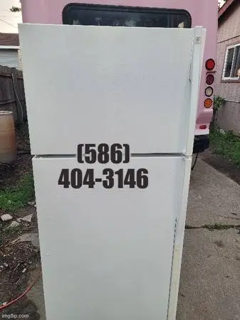 GE Refrigerator (Delivery Possible)