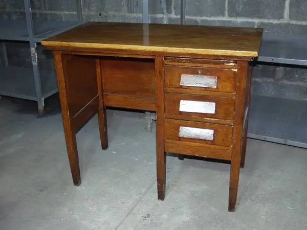 CHILDS DESK SOLID WOOD
