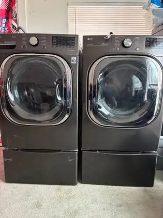 LG FULL CAPACITY WASHER & DRYER LIKE NEW BOTH WORK PERFECTLY