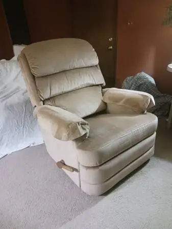 LAZY BOY CHAIR FOR SALE. $300.00 OBO