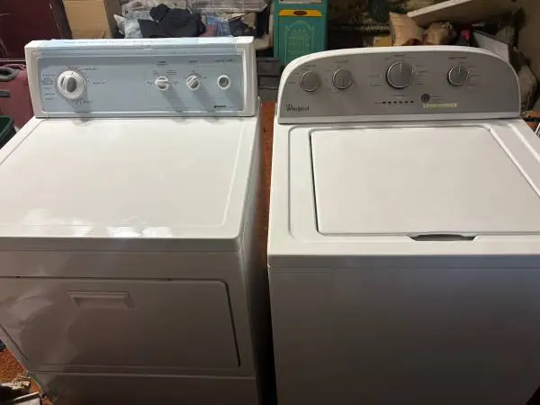WASHER AND DRYER WORKS GREAT CAN DELIVER