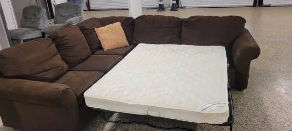 Pull out Sectional (I CAN DELIVER)