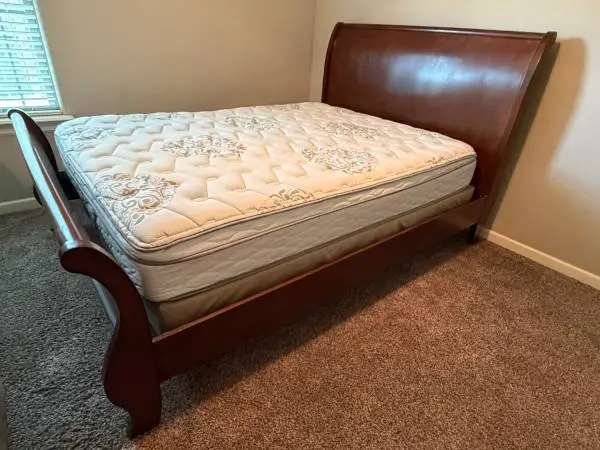 Queen Size Wooden Sleigh Bed Frame, Serta Mattress & Box Set