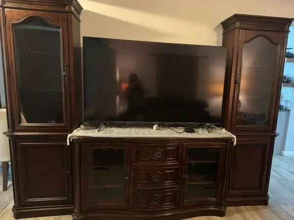 Entertainment Center/TV Stand