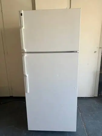 >>>VERY NICE AND DECENT REFRIGERATOR<<<
