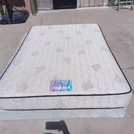 Full size mattress and box spring