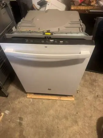 BRAND NEW GE dishwasher white