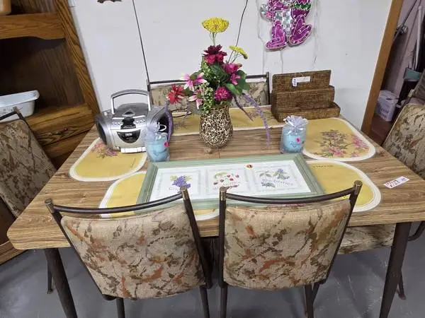 Vintage Table with 6 chairs