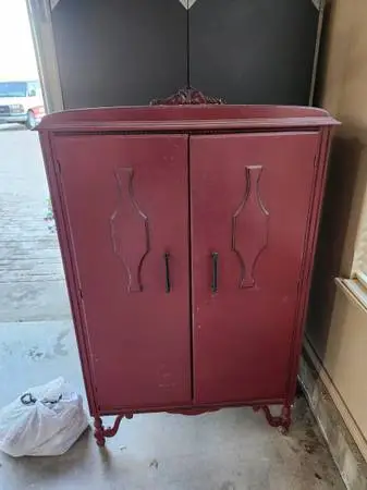 Old dresser/cabinet