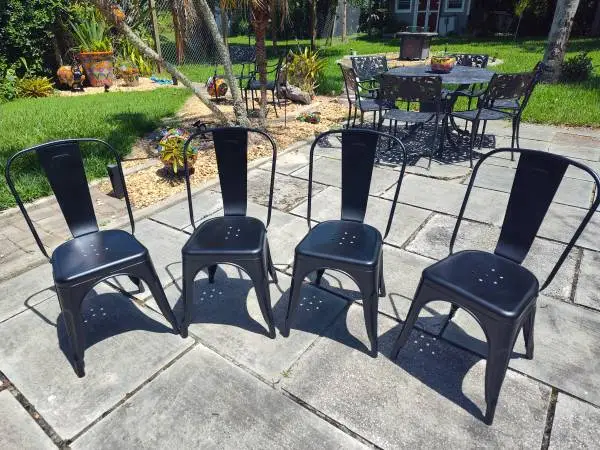 ⭐AMAZING DEAL ⭐4 METAL BAR STOOLS ( LIKE NEW + HEAVY DUTY