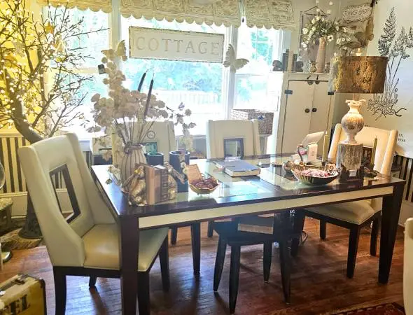 Beautiful Cherry Dining Table with Six Chairs