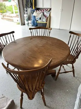 DINING TABLE, 6 CHAIRS, 2 LEAVES