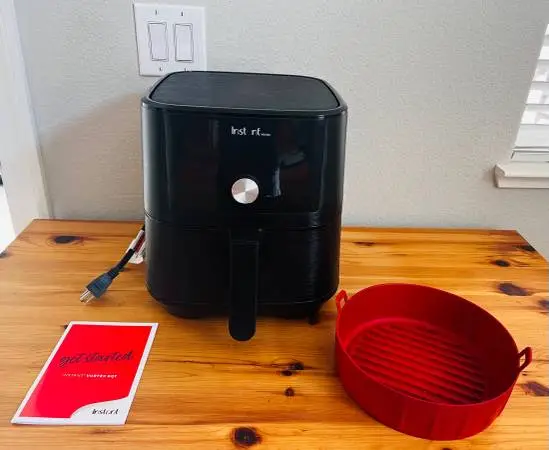 Instant Vortex 6-Quart Air Fryer- Excellent Condition + Silicone Liner