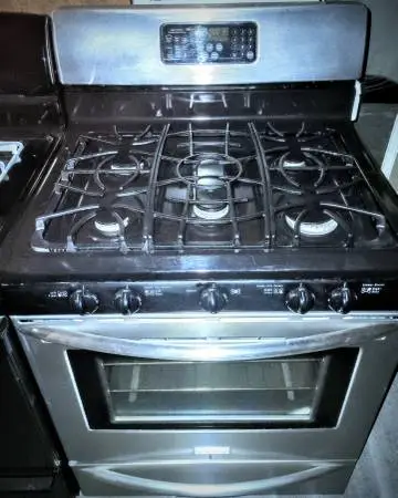 Frigidaire Stainless Steel 5 Burner Gas Stove W/Convention Oven