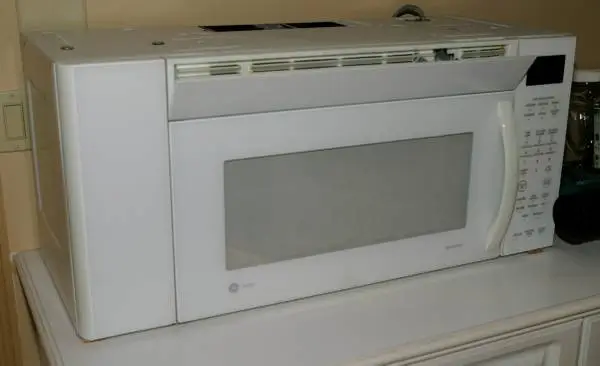 G.E. Profile Spacemaker Microwave/Vent