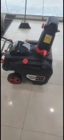 Gas snow blower