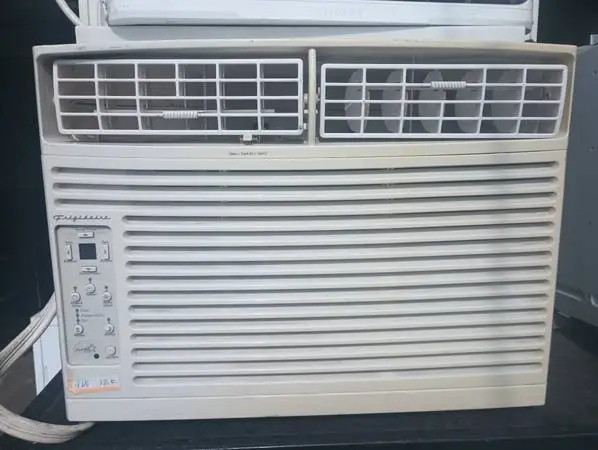 12000 BTU Frigidaire air conditioner