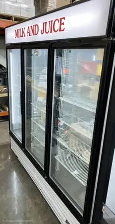 🧊 True 3 Door Merchandiser Refrigerator