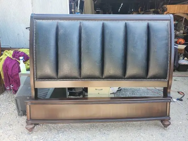 American Signature Esquire king-size Leather Look Bed