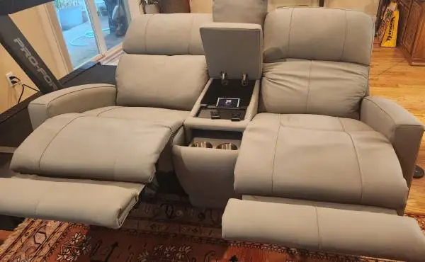 Power Recliner duo love seat with Console