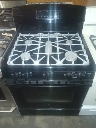 Beautiful Black 5 burner gas stove w/convention oven