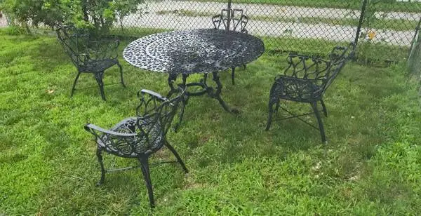Vintage 40s-50s Heavy Cast Aluminum Patio Table w Chairs