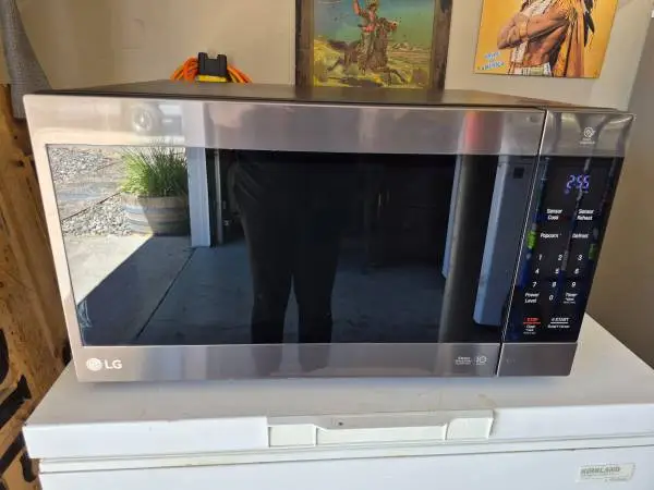 💥LG 2.0 CU. FT NEOCHEF Counter Top MICROWAVE-Excellent Condition!