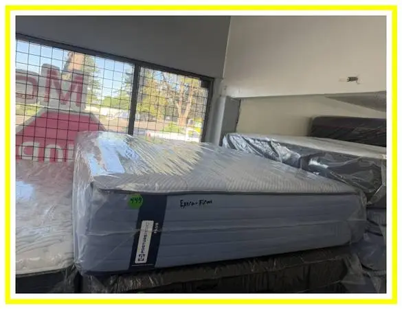 QUEEN SIZE SEALY POSTUREPEDIC PLUS MATTRESS & BOX SPRING BED SET