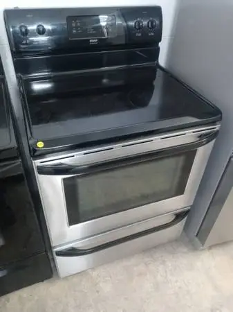 ★Kenmore stainless and black glass-top stove
