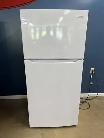 GSGV- FRIGIDAIRE REFRIGERATOR W/90 DAY WARRANTY