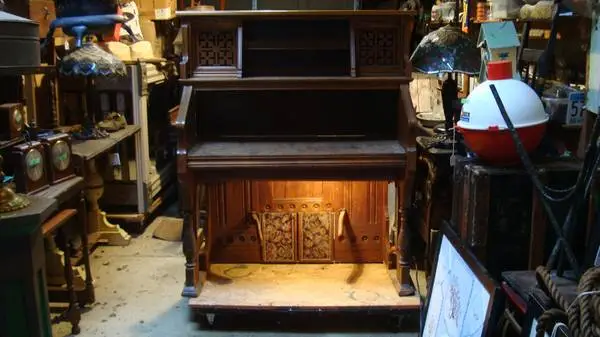 repurpose vintage organ now a lite up desk looks great
