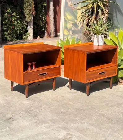 Matched Pair Broyhill Sculptura Mid Century Modern Walnut Nightstands