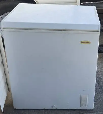 7 Cu Ft Chest Freezer — Clean, Works Great, Ready to Use.
