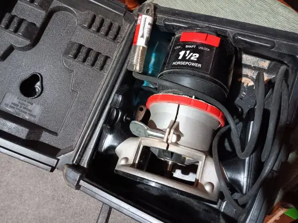 ROUTER CRAFTSMAN 25,000 RPM 1-1/2 HP. W/CASE LIKE NEW