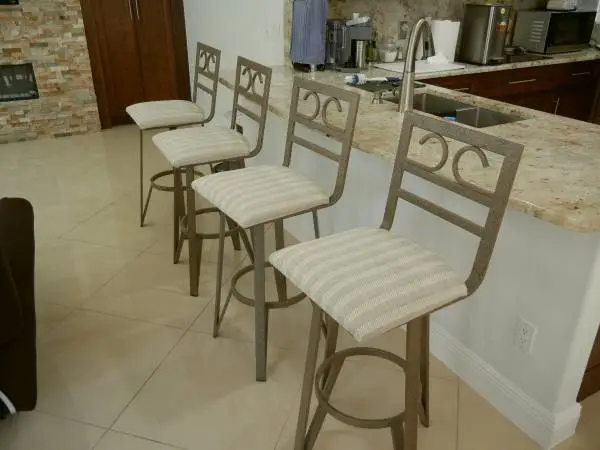 4 Bar Swivel Stools LIKE NEW