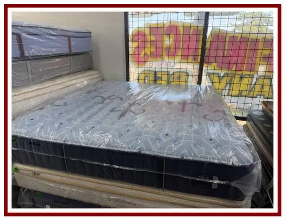 KING & SIZE STEARNS & FOSTER ESTATE MATTRESS & BOX SPRINGS BED SET