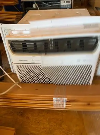 Ice cold Hisense  A/C brand new used 3 days at camp lastbyear